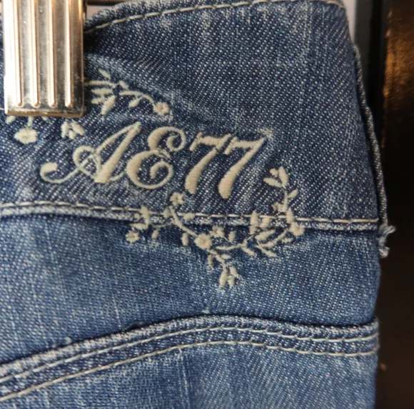 American Eagle Outfitters Boot Cut Jeans - Medium Blue Size 6 Short AE77 - Picture 9 of 14
